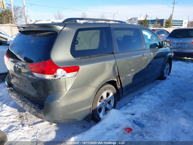2014 Toyota Sienna მანქანა იყიდება აუქციონზე, vin: 5TDZK3DC5ES431736, აუქციონის ნომერი: 12482037