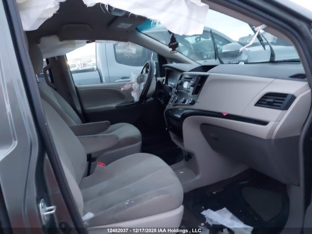 2014 Toyota Sienna მანქანა იყიდება აუქციონზე, vin: 5TDZK3DC5ES431736, აუქციონის ნომერი: 12482037