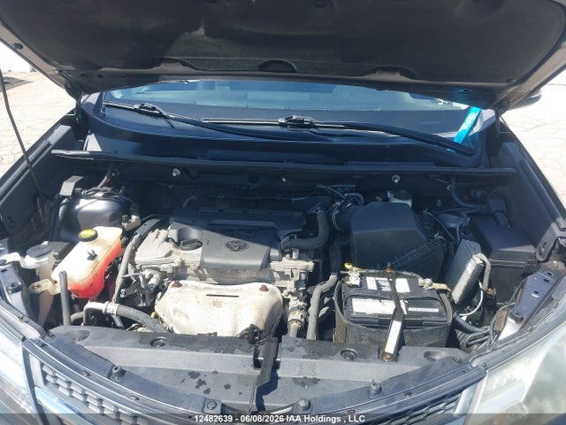 2T3BFREV0FW244879 Toyota RAV4 LE