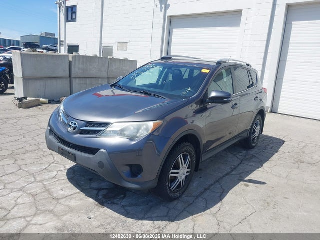 2T3BFREV0FW244879 Toyota RAV4 LE