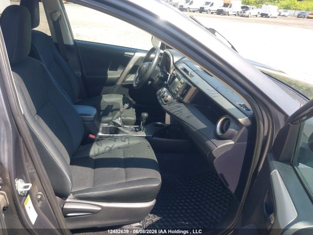 2T3BFREV0FW244879 Toyota RAV4 LE