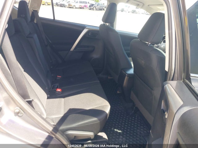 2T3BFREV0FW244879 Toyota RAV4 LE
