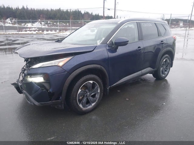 JN8BT3BB4RW290015 Nissan Rogue Sv Moonroof