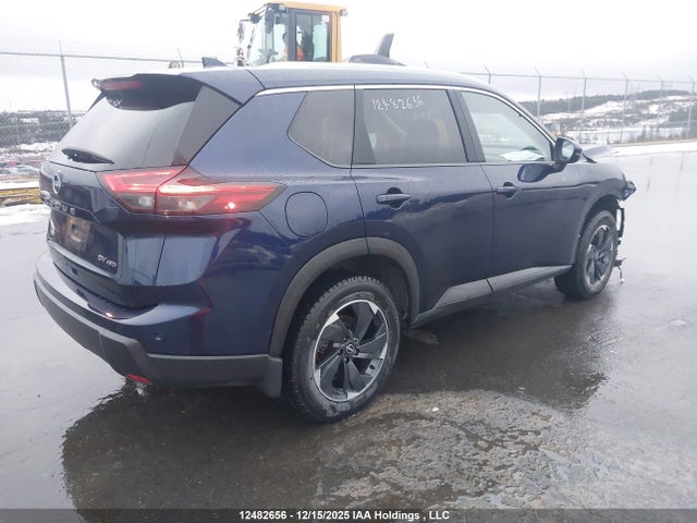 JN8BT3BB4RW290015 Nissan Rogue Sv Moonroof
