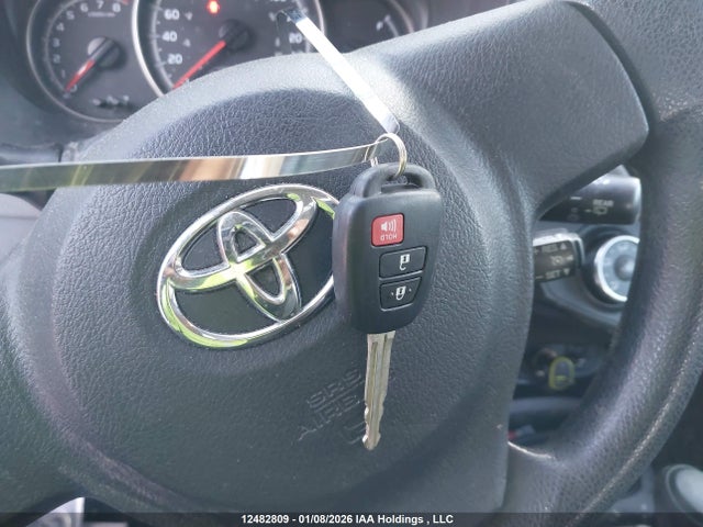 VNKKTUD34GA063920 Toyota YARIS LE
