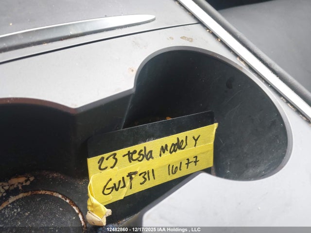 12482860 :رقم المزاد ، 7SAYGAEE7PF760465 vin ، 2023 Tesla Model Y Long Range مزاد بيع