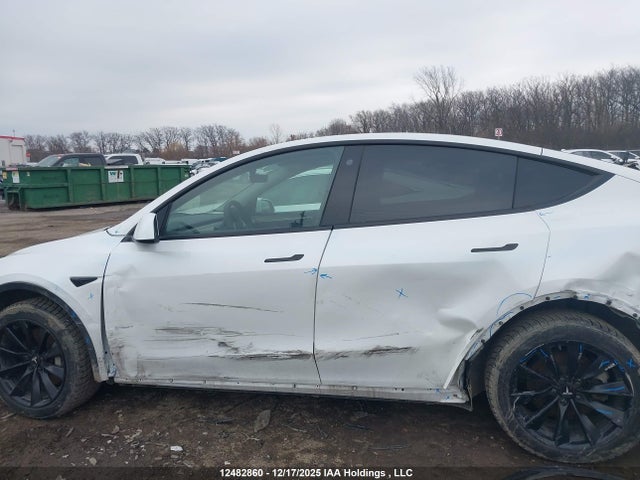 12482860 :رقم المزاد ، 7SAYGAEE7PF760465 vin ، 2023 Tesla Model Y Long Range مزاد بيع