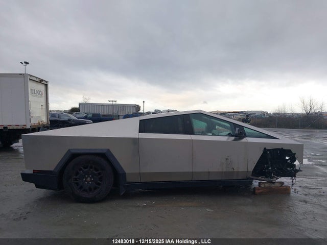 12483018 :رقم المزاد ، 7G2CEHED9SA063380 vin ، 2025 Tesla Cybertruck Awd مزاد بيع