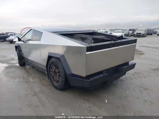 12483018 :رقم المزاد ، 7G2CEHED9SA063380 vin ، 2025 Tesla Cybertruck Awd مزاد بيع