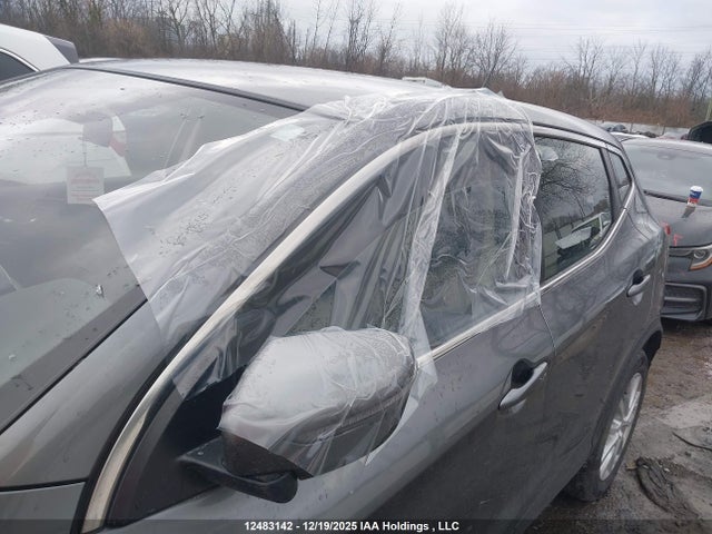 JN1BJ1AV6MW317468 Nissan Rogue Sport S