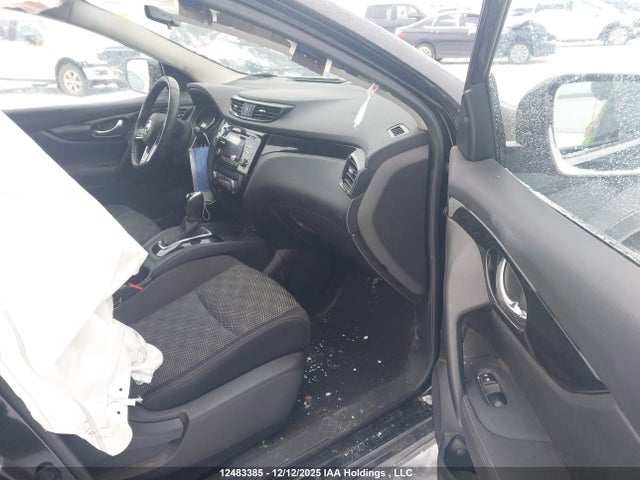 JN1BJ1CR8JW290351 Nissan Qashqai S/sl/sv