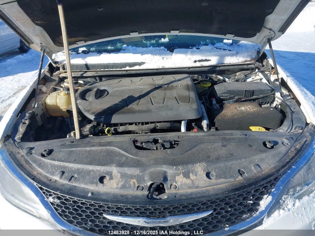 Chrysler 200 C 2016 1C3CCCEG2GN194012 Image 10