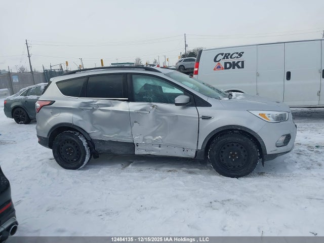 1FMCU9GD1HUD69125 Ford ESCAPE SE