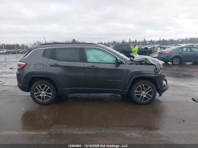 Jeep Compass Latitude 2018 3C4NJDBB9JT111689 Image 14