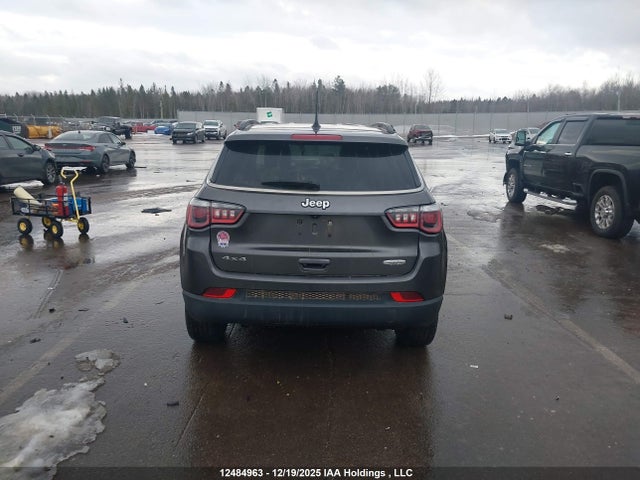 Jeep Compass Latitude 2018 3C4NJDBB9JT111689 Image 17