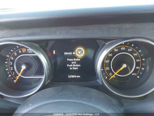 1C4HJXEG2JW107726 Jeep Wrangler Unlimited Sahara
