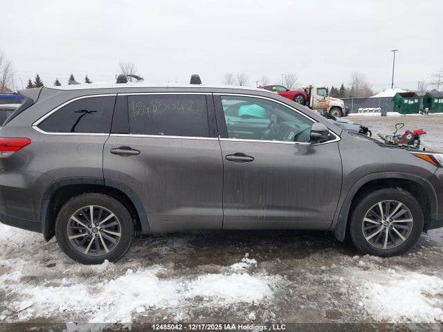 2018 Toyota Highlander მანქანა იყიდება აუქციონზე, vin: 5TDJZRFH5JS859322, აუქციონის ნომერი: 12485042