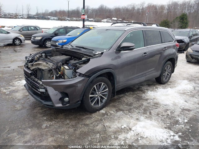 2018 Toyota Highlander მანქანა იყიდება აუქციონზე, vin: 5TDJZRFH5JS859322, აუქციონის ნომერი: 12485042
