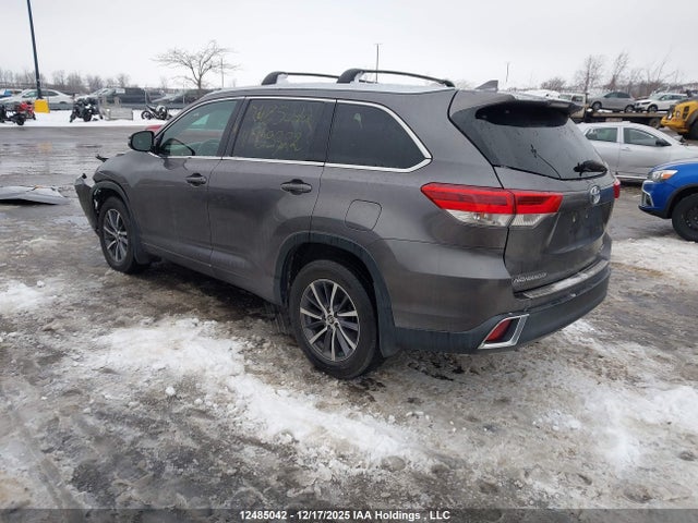 2018 Toyota Highlander მანქანა იყიდება აუქციონზე, vin: 5TDJZRFH5JS859322, აუქციონის ნომერი: 12485042