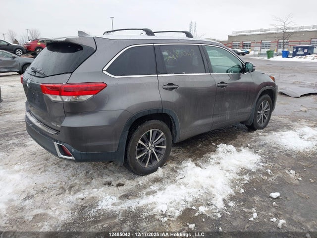 2018 Toyota Highlander მანქანა იყიდება აუქციონზე, vin: 5TDJZRFH5JS859322, აუქციონის ნომერი: 12485042