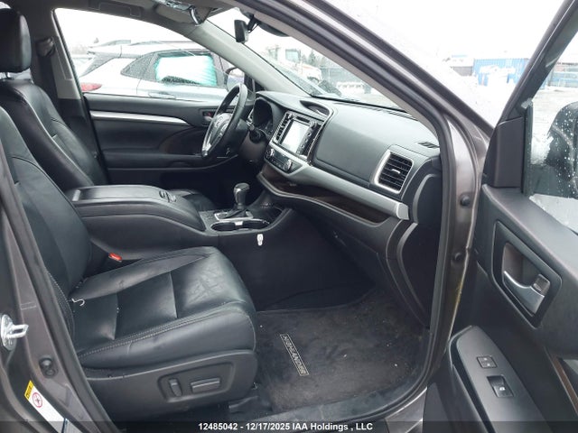 2018 Toyota Highlander მანქანა იყიდება აუქციონზე, vin: 5TDJZRFH5JS859322, აუქციონის ნომერი: 12485042
