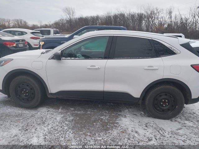 1FMCU0EZ1NUA76038 Ford ESCAPE SE