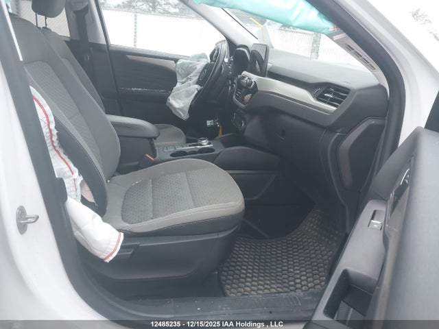 1FMCU0EZ1NUA76038 Ford ESCAPE SE
