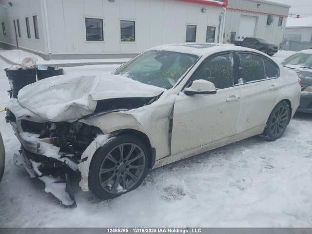 BMW 320i Xdrive 2014 WBA3C3C54EP660633 Image 2