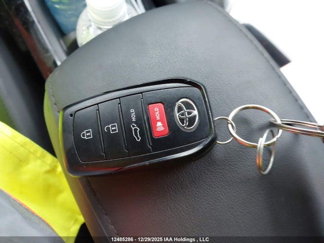 7MUDAABG8RV082137 Toyota Corolla Cross Xle