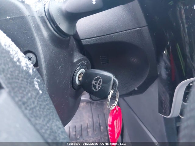 2T1BURHE8HC886104 Toyota COROLLA LE