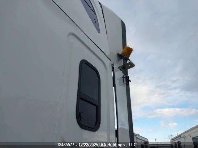 Freightliner New Cascadia 126 2021 1FUJHHDR9MLMM2082 Image 17