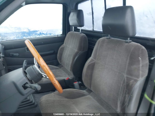 Auction sale of the 1994 Nissan Truck Xe, vin: 1N6SD11S2RC393785, lot number: 12485685