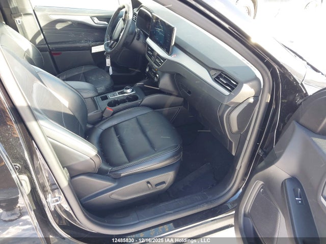 Продажа на аукционе авто 2025 Ford Escape Platinum, vin: 1FMCU9JA5SUA60599, номер лота: 12485830
