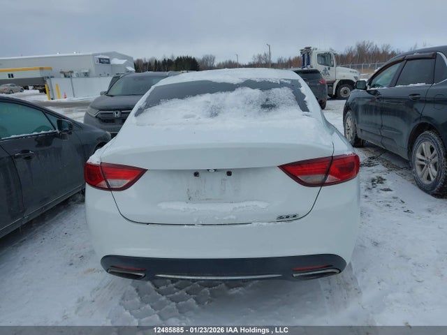 Chrysler 200 Limited 2015 1C3CCCAG4FN588258 Image 17