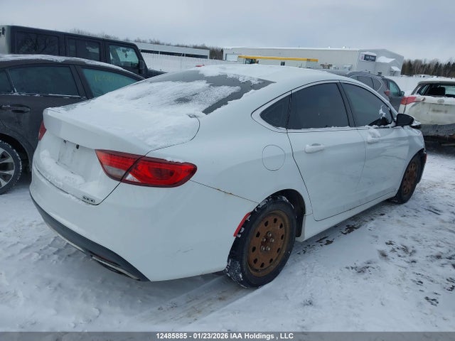 Chrysler 200 Limited 2015 1C3CCCAG4FN588258 Image 4