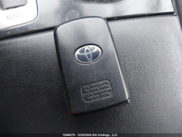 JTDZN3EU8JJ075935 Toyota PRIUS V