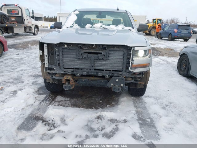 1GCVKPEC6JZ372208 Chevrolet Silverado 1500 Custom