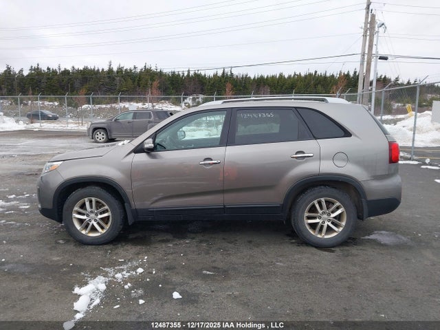 12487355 :رقم المزاد ، 5XYKT3A68FG590939 vin ، 2015 Kia Sorento Lx مزاد بيع