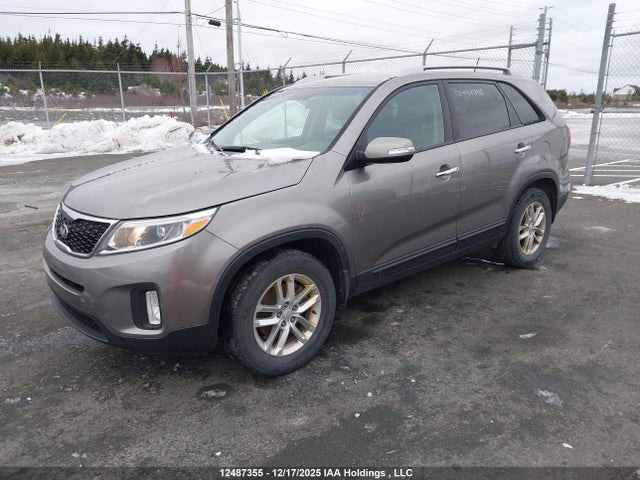 12487355 :رقم المزاد ، 5XYKT3A68FG590939 vin ، 2015 Kia Sorento Lx مزاد بيع