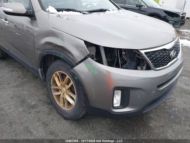 12487355 :رقم المزاد ، 5XYKT3A68FG590939 vin ، 2015 Kia Sorento Lx مزاد بيع