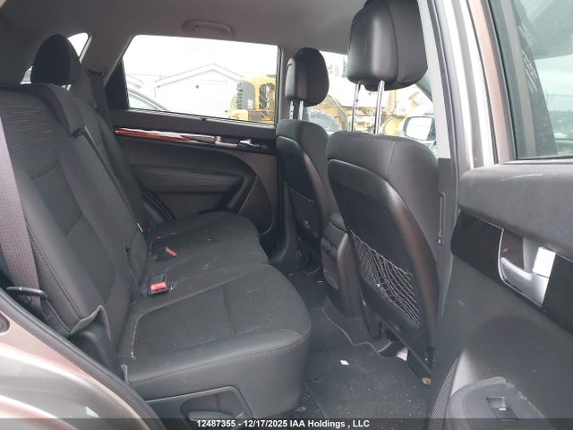 12487355 :رقم المزاد ، 5XYKT3A68FG590939 vin ، 2015 Kia Sorento Lx مزاد بيع