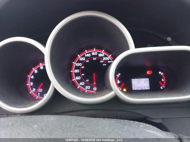 12487420 :رقم المزاد ، 2T1KU4EE1EC133579 vin ، 2014 Toyota Matrix Wagon مزاد بيع
