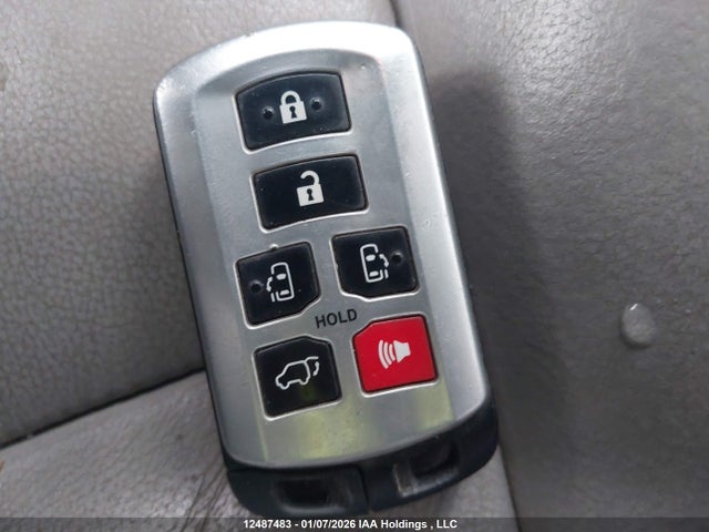 5TDDK3DC9FS110665 Toyota Sienna Xle/limited