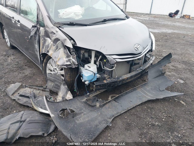 5TDDK3DC9FS110665 Toyota Sienna Xle/limited