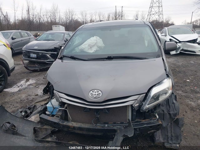 5TDDK3DC9FS110665 Toyota Sienna Xle/limited