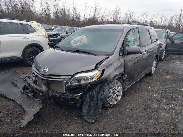 5TDDK3DC9FS110665 Toyota Sienna Xle/limited