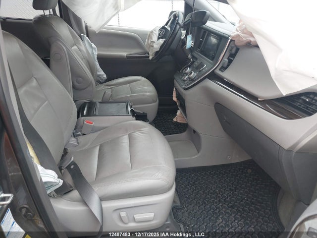 5TDDK3DC9FS110665 Toyota Sienna Xle/limited