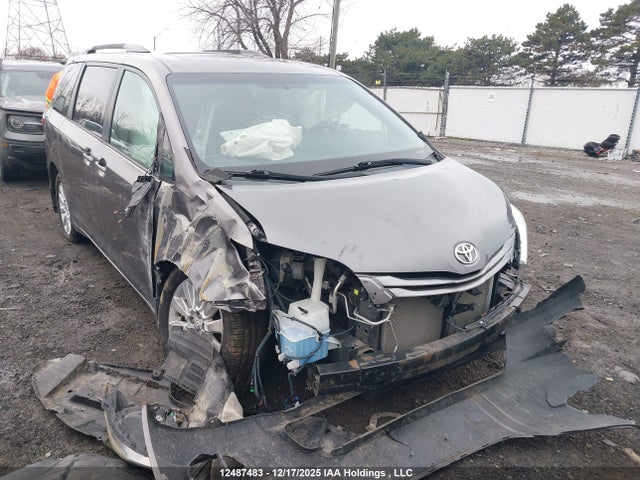 5TDDK3DC9FS110665 Toyota Sienna Xle/limited