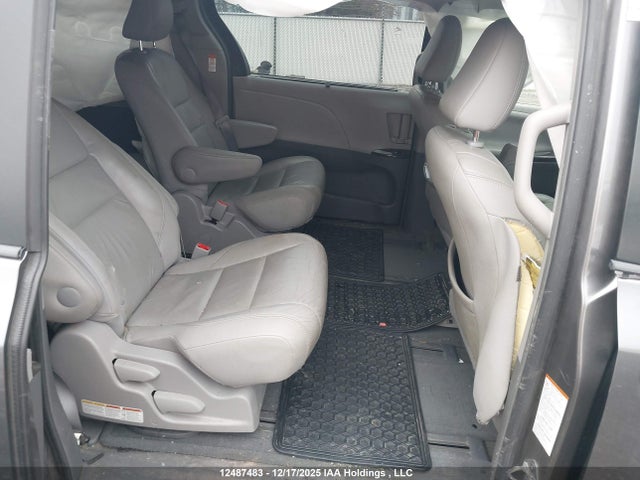 5TDDK3DC9FS110665 Toyota Sienna Xle/limited