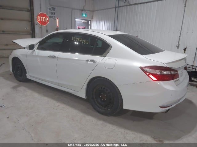 1HGCR3F9XGA800711 Honda Accord Touring
